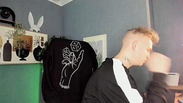 AlexxSweet online show from April 20, 2026, 4:48 am