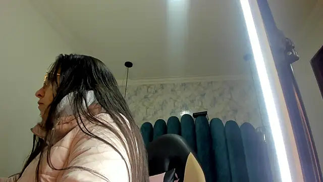 nalalye cruzz  online show from January 8, 2026, 3:34 am