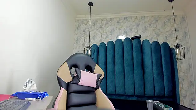 nalalye cruzz  online show from January 17, 2026, 2:59 am