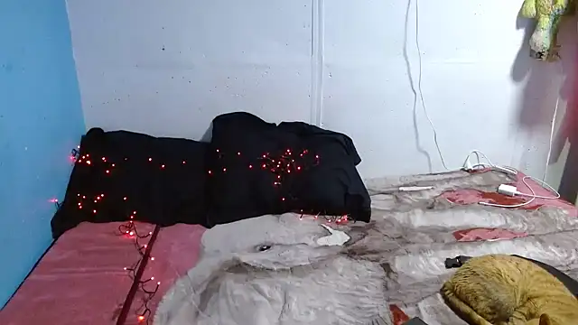 Snapshot of clarisse69 chatting on December 17, 2025, 11:43 pm clarisse69 online show from December 17, 2025, 11:43 pm