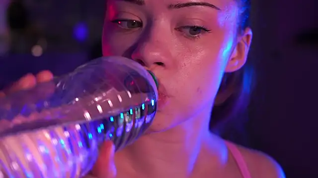 VixenMia online show from March 20, 2026, 4:02 am