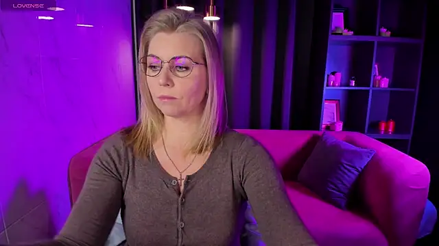 Annie Light online show from March 3, 2025, 5:47 am