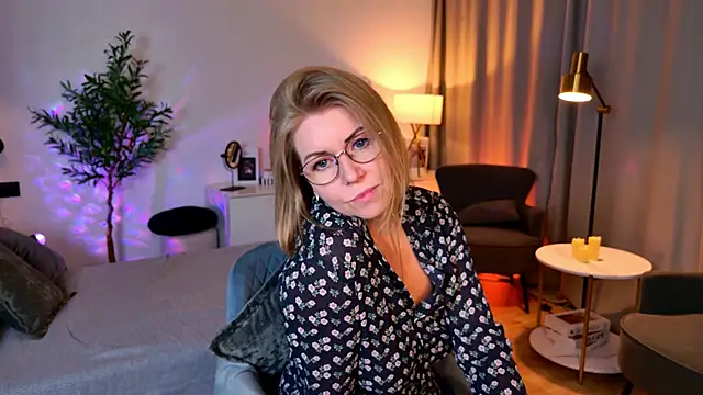 Annie Light online show from May 19, 2026, 6:53 am