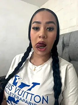 Snapshot of Luisa_Fernandaa chatting on October 24, 2025, 12:09 am Luisa Fernandaa online show from October 24, 2025, 12:09 am