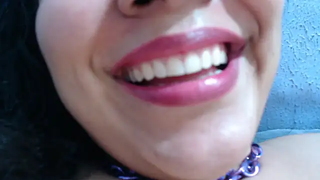 Snapshot of VanessaBBW1 chatting on May 14, 2026, 10:18 pm VanessaBBW1 online show from May 14, 2026, 10:18 pm