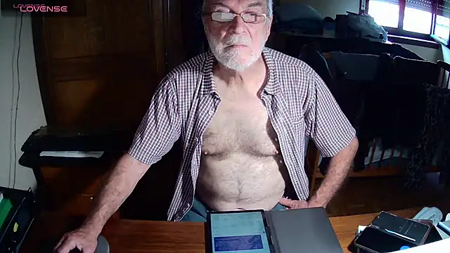 Snapshot of terrybare chatting on May 30, 2026, 2:34 pm terrybare online show from May 30, 2026, 2:34 pm