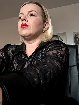 Snapshot of Ladykaos chatting on September 9, 2025, 1:42 pm Ladykaos online show from September 9, 2025, 1:42 pm