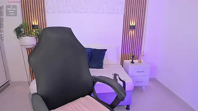 valeria acosta  online show from October 23, 2025, 8:29 pm