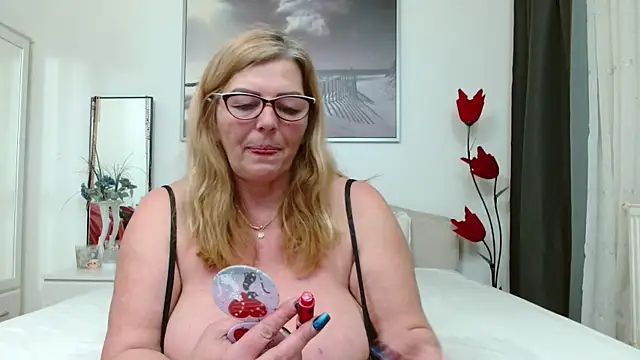 Snapshot of YulliaMilf chatting on March 3, 2026, 6:37 pm YulliaMilf online show from March 3, 2026, 6:37 pm