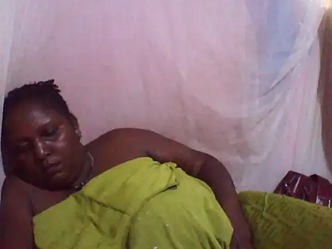 Snapshot of big_clits chatting on October 16, 2025, 12:57 pm big clits online show from October 16, 2025, 12:57 pm