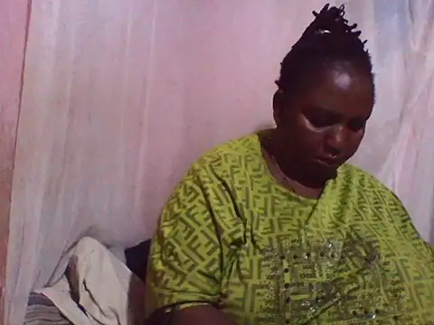 Snapshot of big_clits chatting on October 6, 2025, 7:25 pm big clits online show from October 6, 2025, 7:25 pm