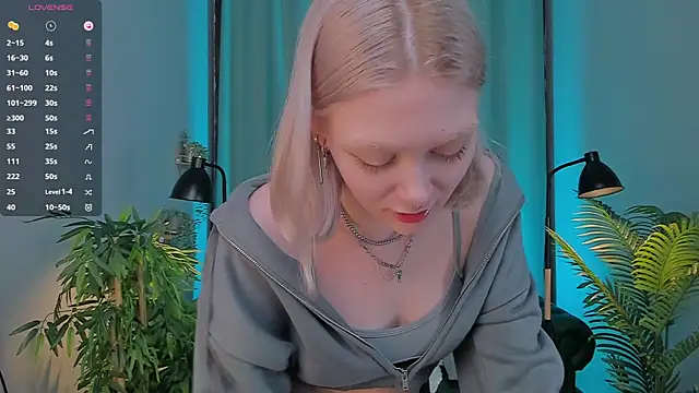 Snapshot of _Rude_Girl_ chatting on February 16, 2025, 5:37 pm  Rude Girl  online show from February 16, 2025, 5:37 pm