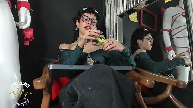 Snapshot of trinitty chatting on November 11, 2025, 2:45 pm trinitty online show from November 11, 2025, 2:45 pm