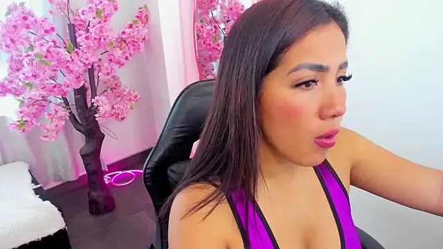 KAROLIVONNE online show from July 27, 2026, 8:38 pm