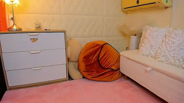 Snapshot of naughtycleo chatting on April 17, 2026, 2:36 am naughtycleo online show from April 17, 2026, 2:36 am