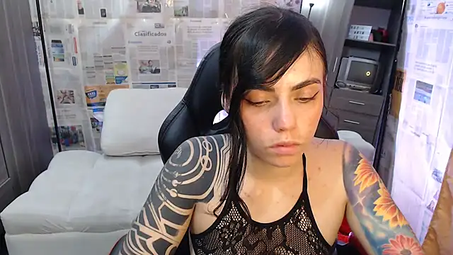 i am nina  online show from October 2, 2025, 12:25 am