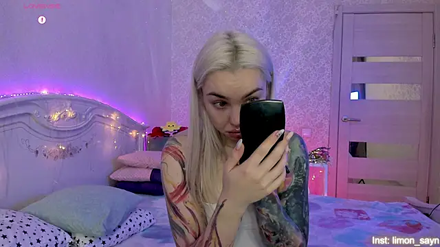 LillyMoure  online show from October 27, 2025, 11:16 pm