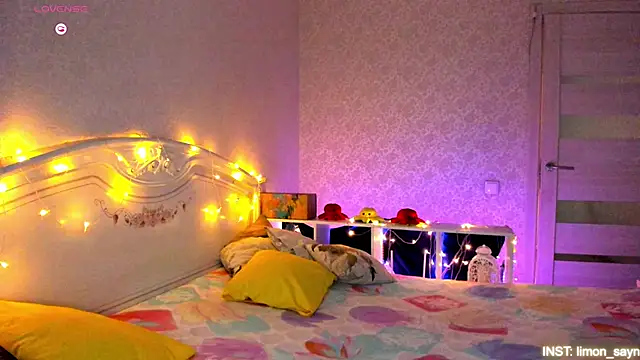 LillyMoure  online show from March 17, 2026, 11:08 pm