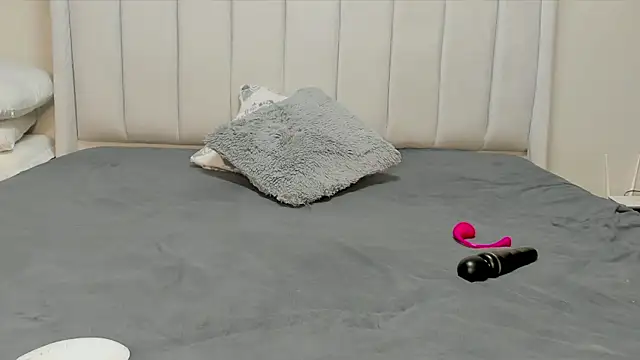 Snapshot of _heavenlysent chatting on April 1, 2026, 1:30 am heavenlysent online show from April 1, 2026, 1:30 am