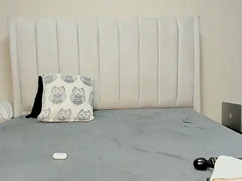  heavenlysent online show from November 15, 2025, 3:54 am