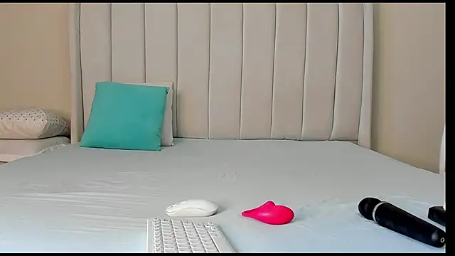  heavenlysent online show from June 19, 2026, 5:35 am