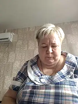 Snapshot of EffectFiona chatting on March 16, 2025, 12:00 pm EffectFiona online show from March 16, 2025, 12:00 pm