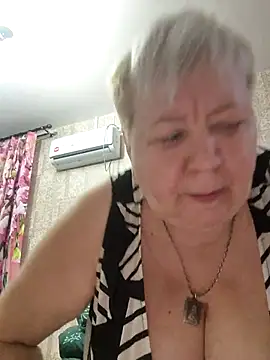 EffectFiona online show from November 7, 2025, 3:11 am