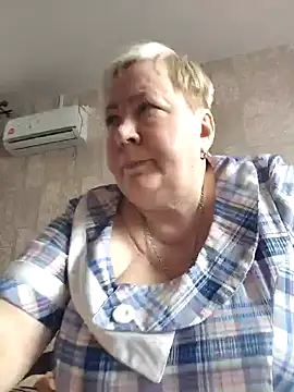 Snapshot of EffectFiona chatting on March 10, 2025, 10:28 am EffectFiona online show from March 10, 2025, 10:28 am