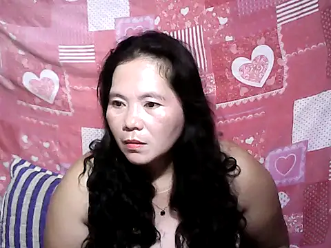 Cutehornywetmom online show from June 7, 2026, 2:33 pm