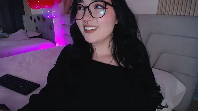 Snapshot of Miss_Loise chatting on February 18, 2026, 4:43 am Miss Loise online show from February 18, 2026, 4:43 am