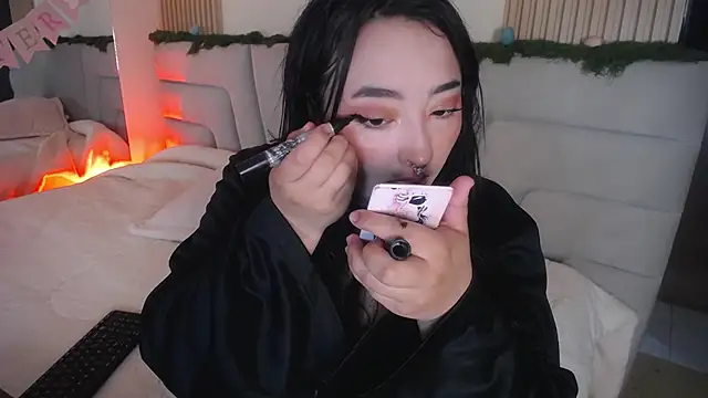 Snapshot of Miss_Loise chatting on April 5, 2026, 3:35 am Miss Loise online show from April 5, 2026, 3:35 am