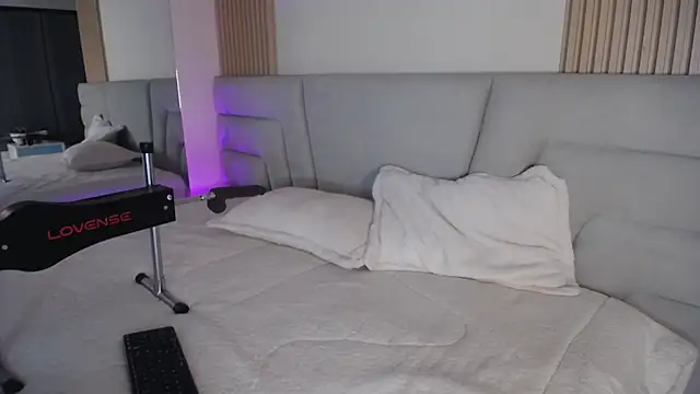 Snapshot of Miss_Loise chatting on April 17, 2026, 2:58 am Miss Loise online show from April 17, 2026, 2:58 am