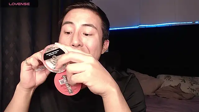 andrewmhilton  online show from January 11, 2026, 6:42 am