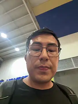 andrewmhilton  online show from March 18, 2026, 11:37 pm