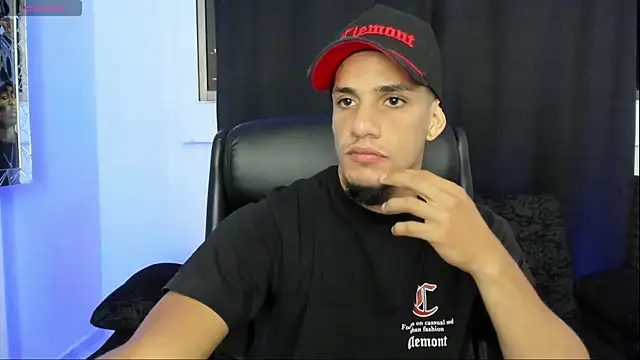 jhonnysnow17 online show from May 10, 2026, 11:39 pm