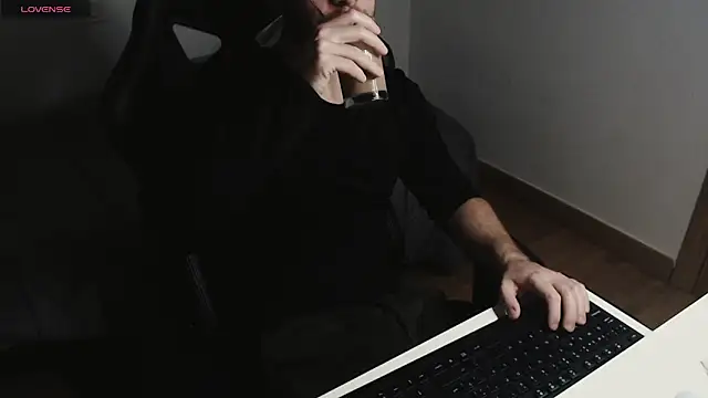 Snapshot of cutehairymacho chatting on March 2, 2025, 6:35 pm cutehairymacho online show from March 2, 2025, 6:35 pm