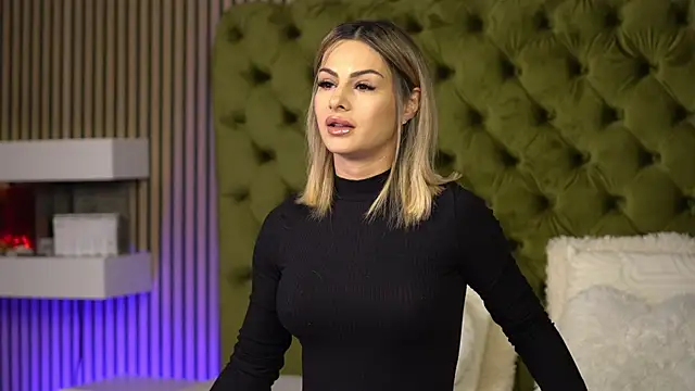 TiffanyMaze online show from September 29, 2025, 6:09 am