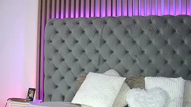 TiffanyMaze online show from February 12, 2026, 9:09 am