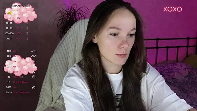 lil luna x online show from December 5, 2025, 5:44 pm