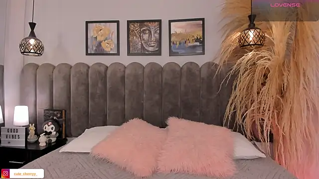 cute  cherry  online show from March 31, 2026, 8:33 pm