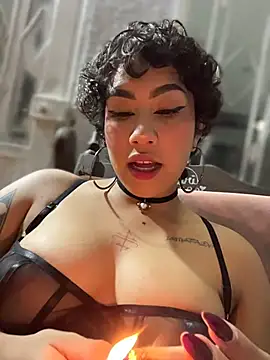 Snapshot of ZahaRoseee chatting on February 28, 2026, 12:21 am ZahaRoseee online show from February 28, 2026, 12:21 am