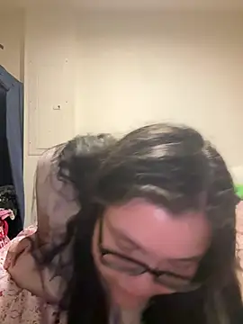 Snapshot of LiverandBrat77 chatting on April 2, 2026, 4:30 am LiverandBrat77 online show from April 2, 2026, 4:30 am