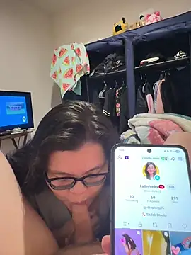 Snapshot of LiverandBrat77 chatting on March 23, 2026, 2:44 am LiverandBrat77 online show from March 23, 2026, 2:44 am