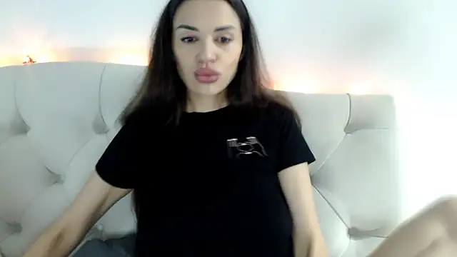 Mika Gold online show from December 14, 2025, 7:41 pm