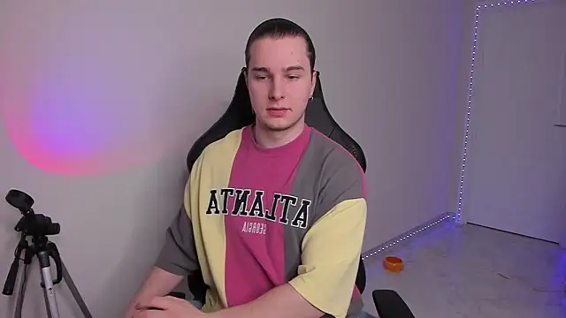 Vincent Strong online show from February 14, 2025, 2:44 pm