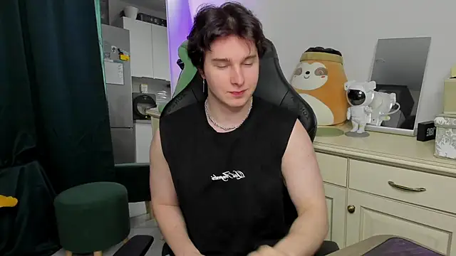 Vincent Strong online show from April 18, 2026, 9:33 am