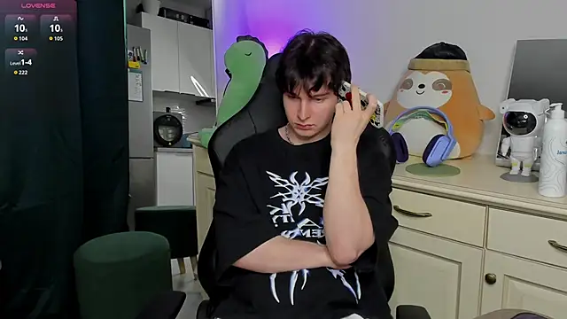 Vincent Strong online show from April 12, 2026, 9:34 am