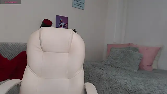 sofia perez    online show from October 15, 2025, 7:33 pm