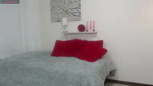 sofia perez    online show from April 17, 2026, 8:22 pm