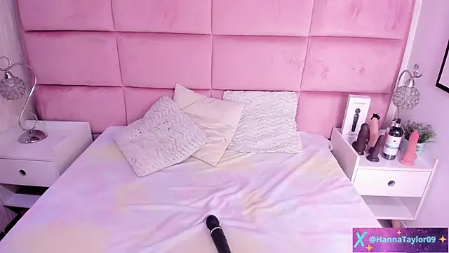 HannaTaylor online show from April 12, 2026, 3:43 am